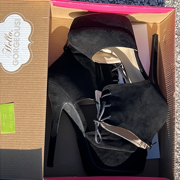 Black heels, suede, size 9 women’s - Picture 6 of 6